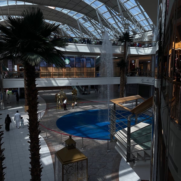 รูปภาพถ่ายที่ Red Sea Mall โดย K•AL-FAISAL ⚚. เมื่อ 5/10/2024