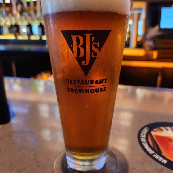 Photo taken at BJ&#39;s Restaurant &amp; Brewhouse by Robert B. on 1/5/2023