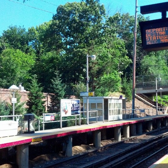 LIRR - Douglaston Station - Douglaston - 235th St & 41st Ave