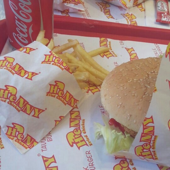 Photo taken at Henny Fried Chicken by Melisa Ş. on 9/22/2015
