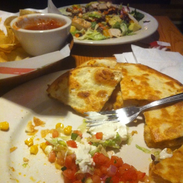 Photo taken at Chili&#39;s Grill &amp; Bar by Goldie N. on 8/4/2014