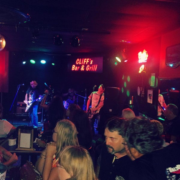 Foto tirada no(a) Cliff&#39;s Bar And Grill por Goldie N. em 8/15/2015