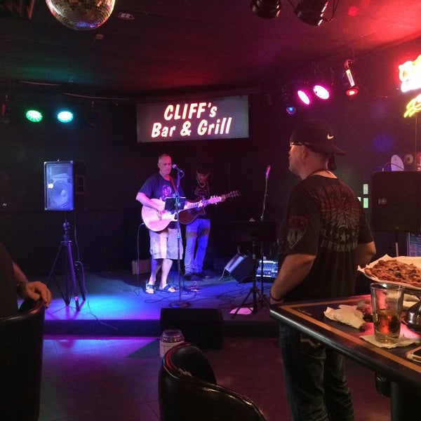 Foto tirada no(a) Cliff&#39;s Bar And Grill por Goldie N. em 8/2/2015