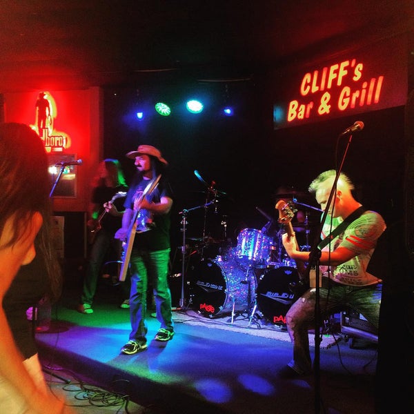 Foto tirada no(a) Cliff&#39;s Bar And Grill por Goldie N. em 8/15/2015