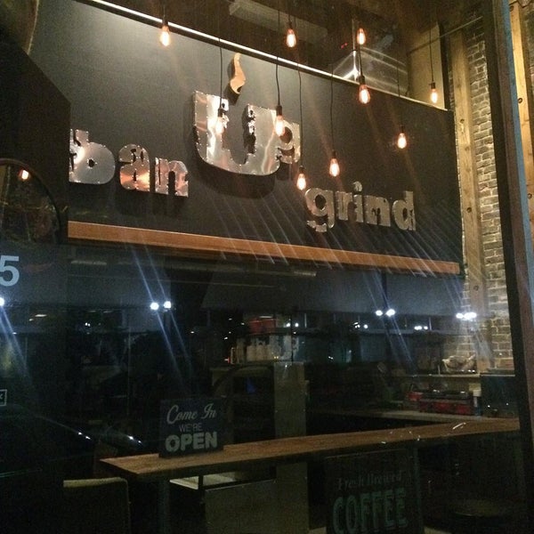 Photo taken at Urban Grind Coffee Company by Goldie N. on 7/12/2015