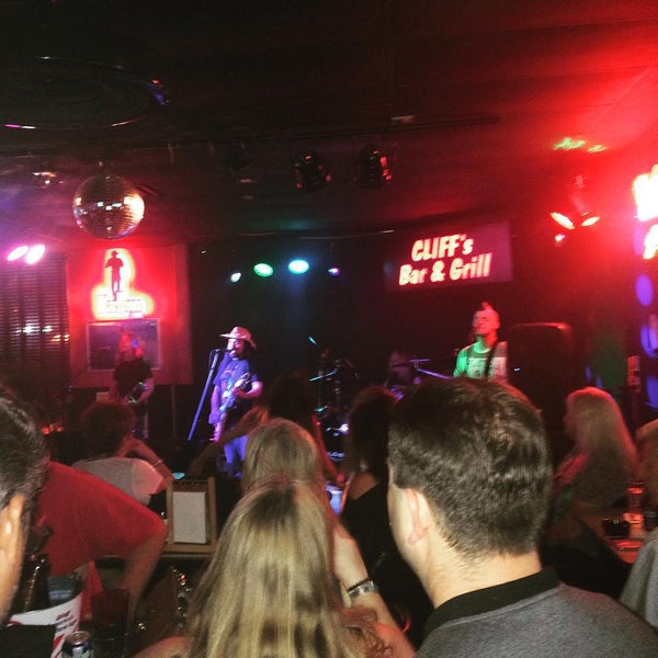 Foto tirada no(a) Cliff&#39;s Bar And Grill por Goldie N. em 8/15/2015