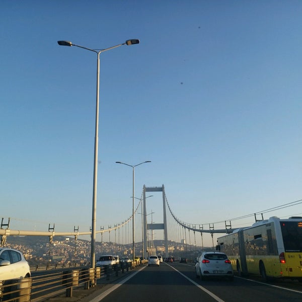 Foto scattata a Boğaziçi Köprüsü da Ş. Ö. il 12/5/2021