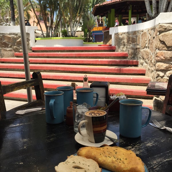 Das Foto wurde bei Yah-Yah Sayulita Coffee Shop von AnAnA M. am 5/7/2015 aufgenommen