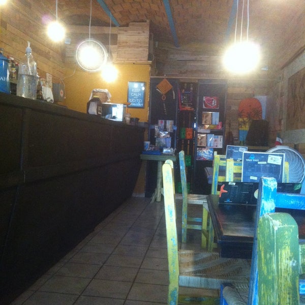 Foto diambil di Yah-Yah Sayulita Coffee Shop oleh AnAnA M. pada 5/1/2013