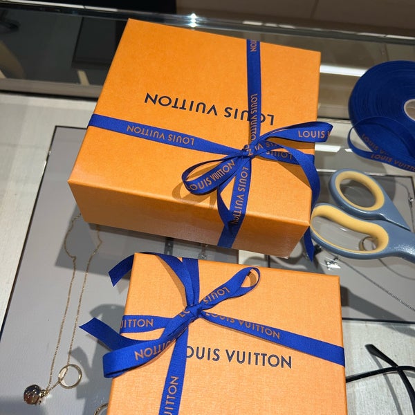 Photos at Louis Vuitton - 9 tips