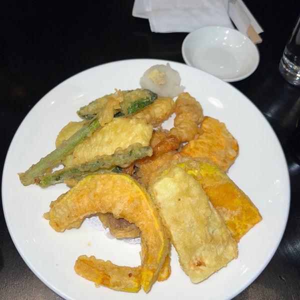 Foto diambil di Japonessa Sushi Cocina oleh Maria J. pada 9/5/2022