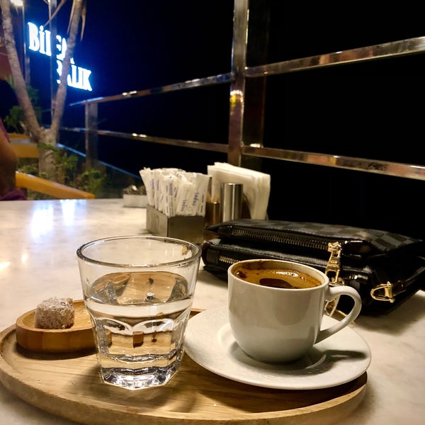 Foto diambil di Robert&#39;s Coffee oleh Tuğba pada 10/21/2021