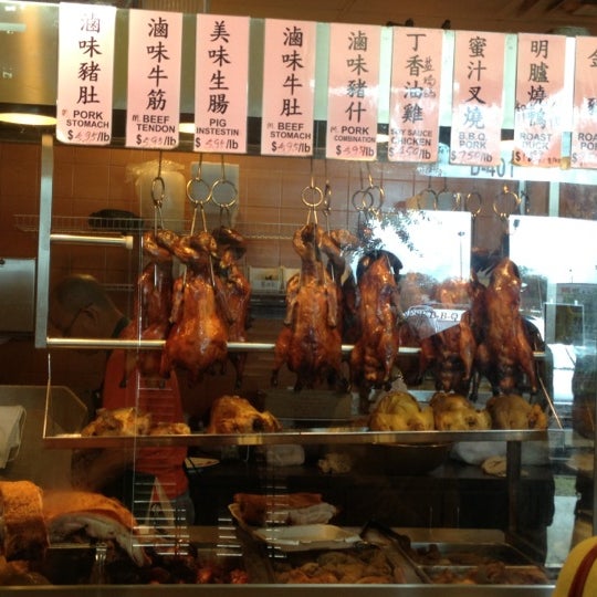 รูปภาพถ่ายที่ First Chinese BBQ โดย Rebecca T. เมื่อ 11/22/2012