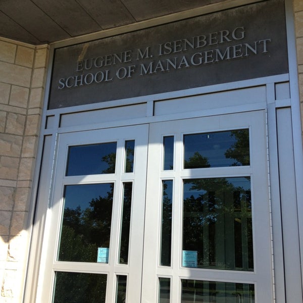 Foto scattata a Isenberg School of Management, UMass Amherst da Trista H. il 8/6/2013