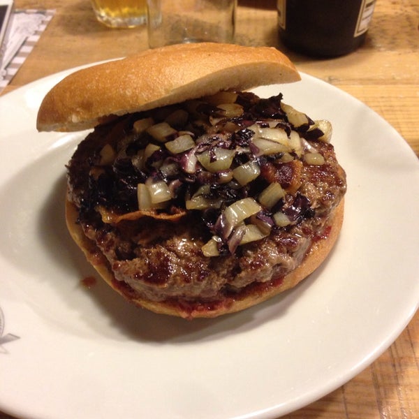 Снимок сделан в Polpa Burger Trattoria пользователем Maryam M. 11/15/2014