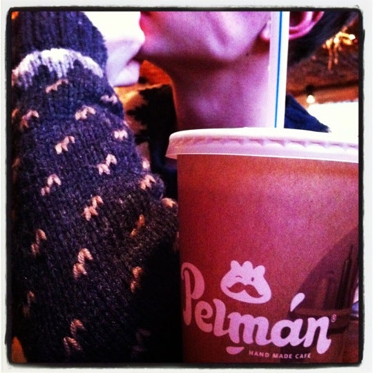 12/19/2012にИлья С.がPelman Hand Made Cafeで撮った写真