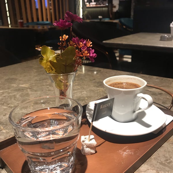 Foto scattata a Kuzey Cafe &amp; Bistro da Halime Büşra F. il 10/24/2019
