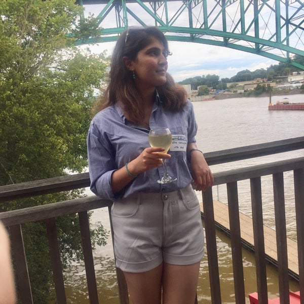 8/20/2021 tarihinde Elle M.ziyaretçi tarafından Calhoun&#39;s on the River'de çekilen fotoğraf