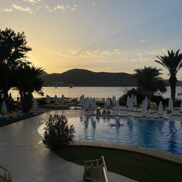 Das Foto wurde bei DoubleTree by Hilton Bodrum Isil Club Resort von Deniz am 9/29/2022 aufgenommen