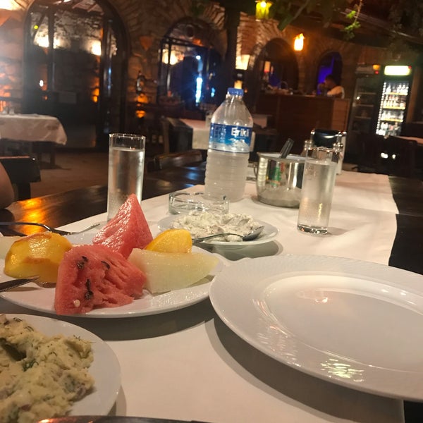 Foto tirada no(a) Tarihi Köy Restaurant por Osman . em 7/27/2019