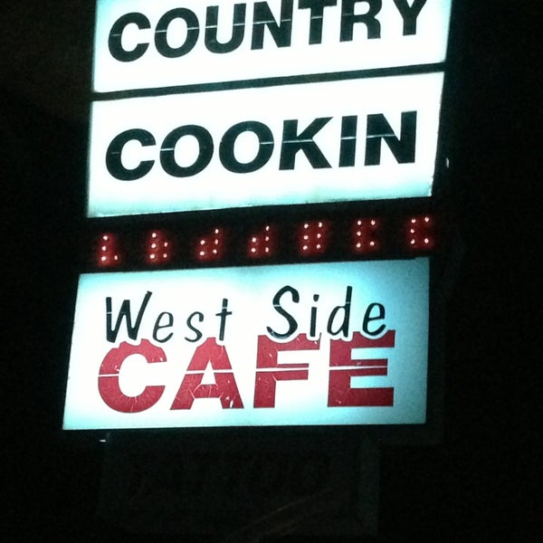 Foto tirada no(a) West Side Cafe por Cat🌺 @. em 1/7/2013
