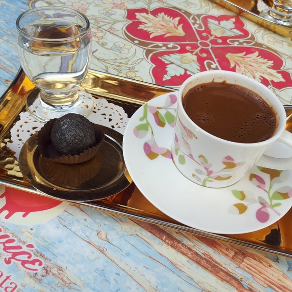 Foto scattata a Kanaviçe Çikolata da Queen il 9/15/2019