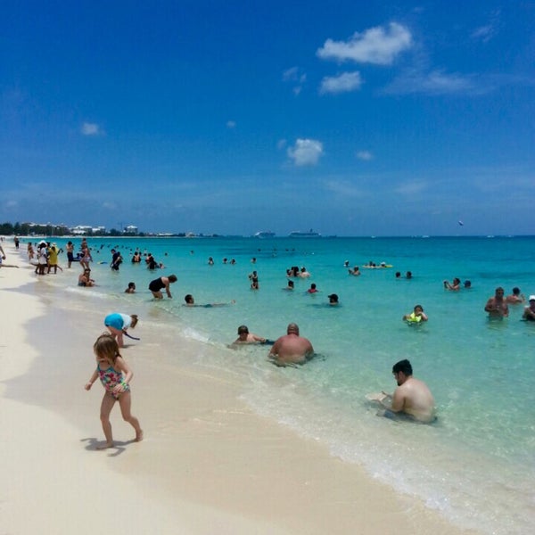 Photo prise au The Westin Grand Cayman Seven Mile Beach Resort &amp; Spa par Mhmtali le1/19/2016