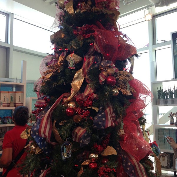 Statue of Liberty Gift Shop Souvenir Shop in New York