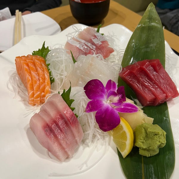 Photo taken at Mizu Sushi Bar &amp; Grill by Sylvia L. on 3/12/2022