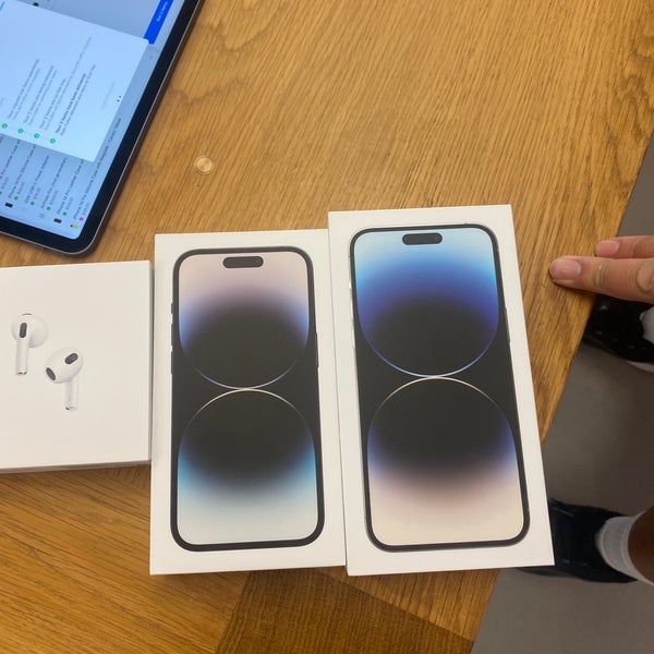 Apple Los Cerritos Electronics Store