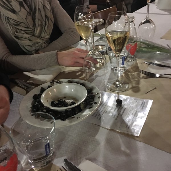 Foto scattata a Restaurant Oesterput da Nele 🎀 D. il 2/14/2017