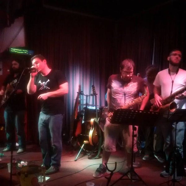 Foto tirada no(a) Dmac&#39;s Bar &amp; Grill por Jimi P. em 9/10/2015