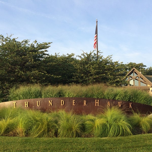 รูปภาพถ่ายที่ ThunderHawk Golf Club โดย CJ R. เมื่อ 8/7/2014
