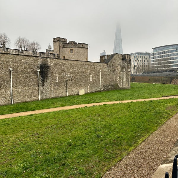 รูปภาพถ่ายที่ Tower of London โดย Crystopher O. เมื่อ 3/11/2024