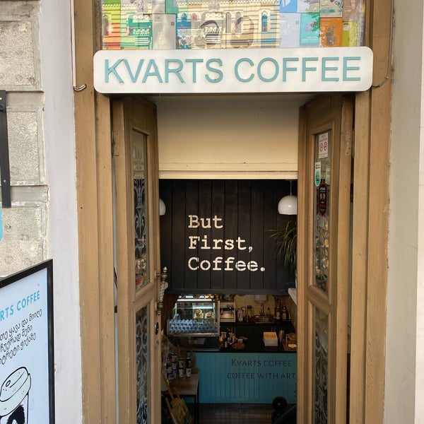 Das Foto wurde bei Kvarts Coffee von D am 8/22/2022 aufgenommen