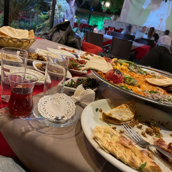 Foto diambil di Nazende Ocakbaşı&amp;Restaurant oleh Tarık Taner A. pada 10/21/2021