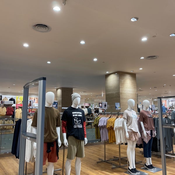 uniqlo di amplaz