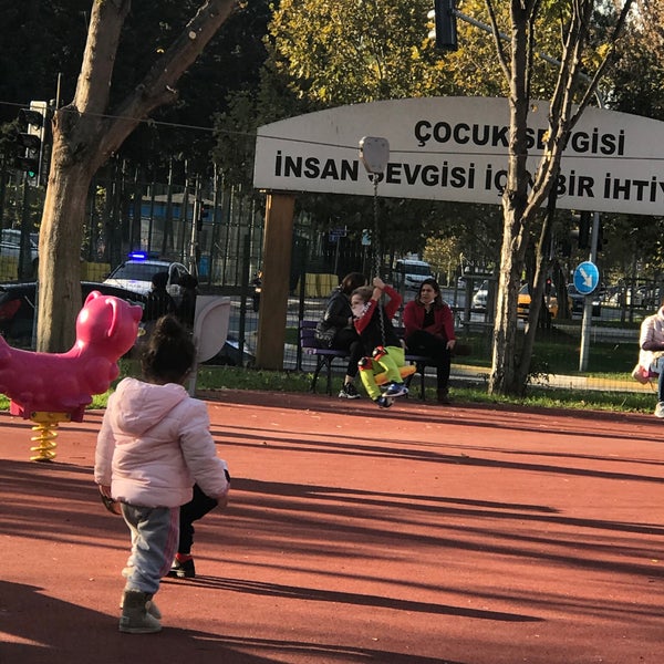 Bakirkoy Sanatcilar Parki Ve Spor Kompleksi Atakoy 3 4 11 Mahalle Istanbul Istanbul