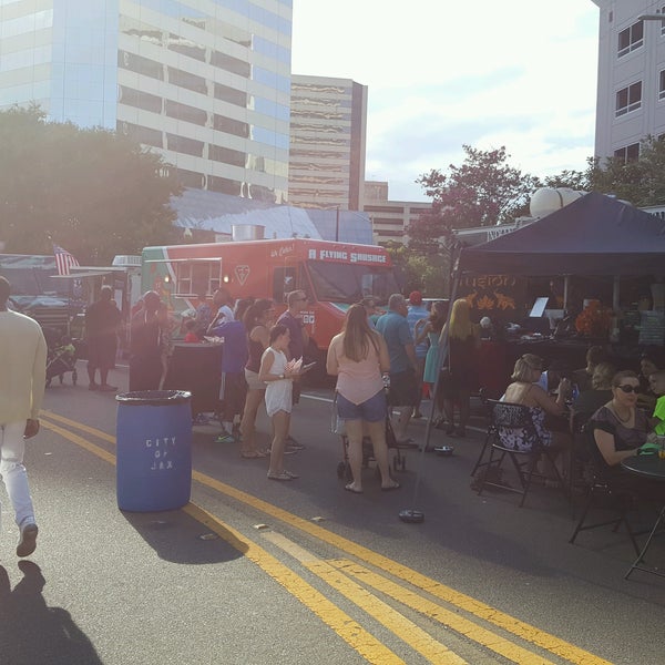 รูปภาพถ่ายที่ The Jacksonville Landing โดย Tyrone J. เมื่อ 8/13/2016