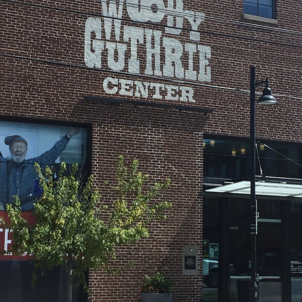 Foto tirada no(a) Woody Guthrie Center por Diana L. em 6/24/2017