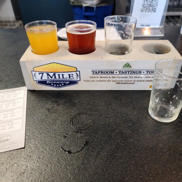 Photo taken at 7 Mile Brewery by Cozmo on 8/12/2021