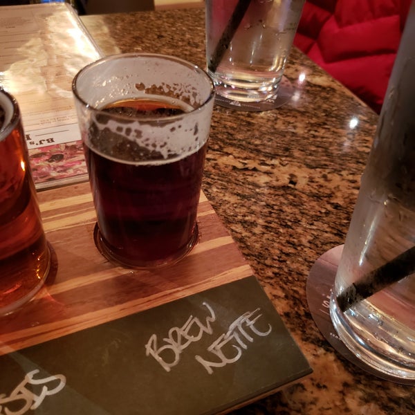 Photo taken at BJ&#39;s Restaurant &amp; Brewhouse by Justine H. on 3/25/2019