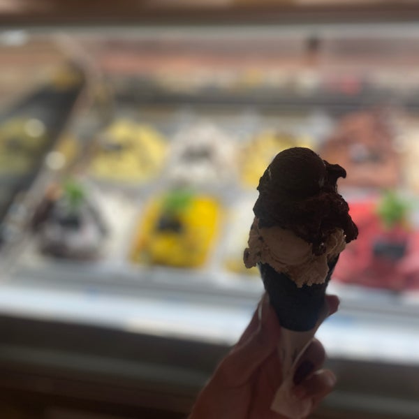 Photo taken at Giovanni L. - Gelato De Luxe by 🪶 on 8/22/2021