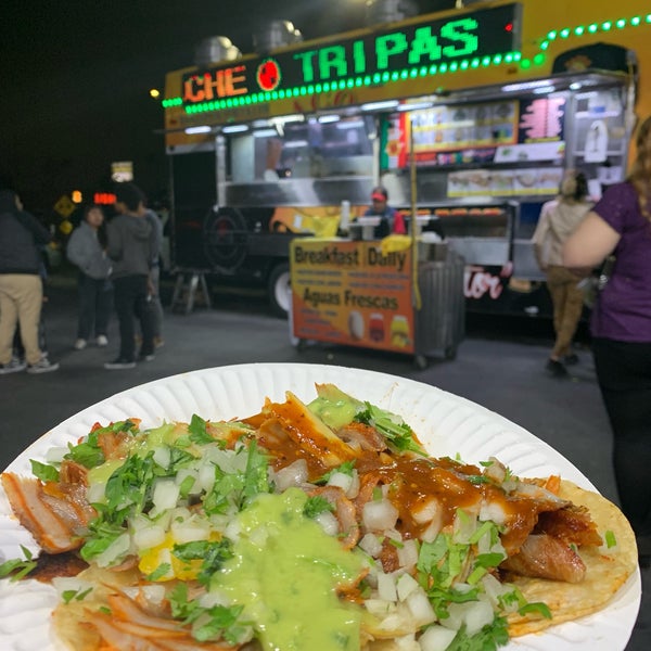 Foto diambil di Leo&#39;s Taco Truck oleh Iris H. pada 6/4/2019