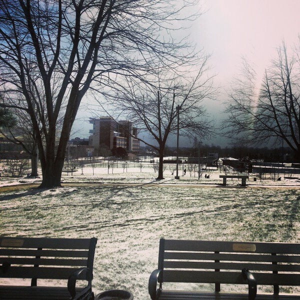 Foto scattata a Università di Akron da Samuel C. il 1/22/2013