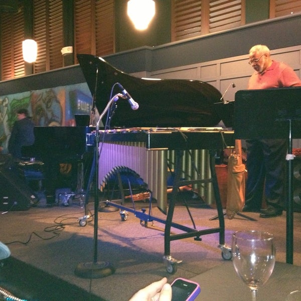 Foto diambil di Blue Wisp Jazz Club oleh Marion V. pada 3/17/2013