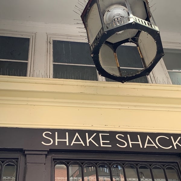 Photo prise au Shake Shack par Grant M. le4/14/2022