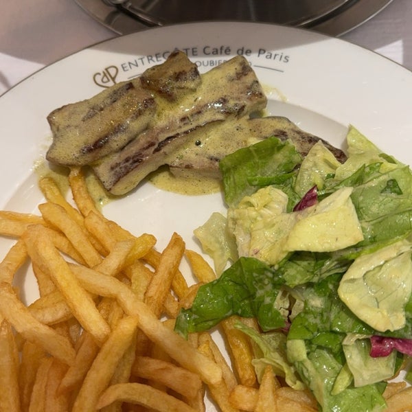 รูปภาพถ่ายที่ Entrecote Café de Paris โดย Danya เมื่อ 3/7/2024