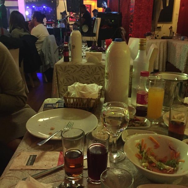 Foto scattata a Çakılkeyf Restaurant da Ğlnnhh K. il 10/2/2021