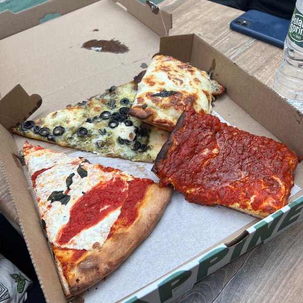 11/20/2023 tarihinde Hari A.ziyaretçi tarafından Prince Street Pizza'de çekilen fotoğraf